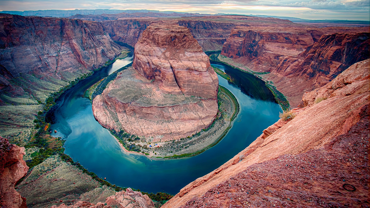 aerial view of horseshoe bend in Glen Canyon, AZ