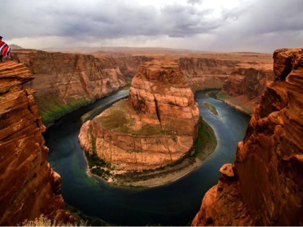 Aerial view of sharp bend in Colorado River canyon 